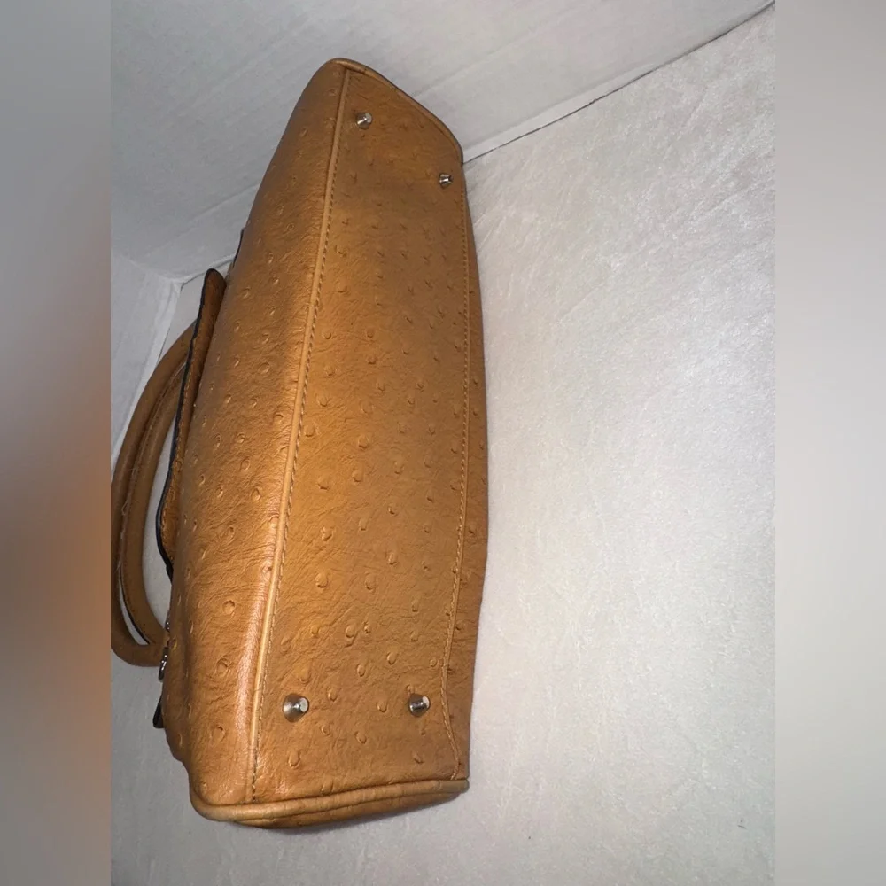Guess Vintage 90s/Y2K Tan Ostrich Women’s Satchel Handbag Shoulder Purse Bag